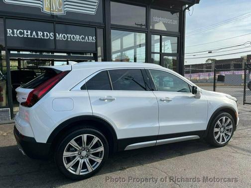 2023 Cadillac XT4 Premium Luxury