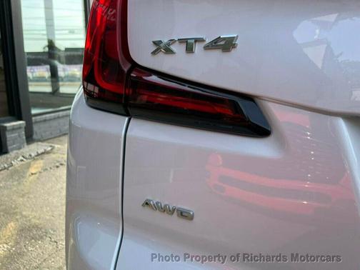 2023 Cadillac XT4 Premium Luxury