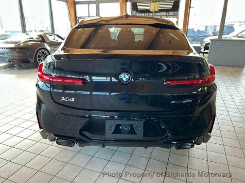 2025 BMW X4 xDrive30i