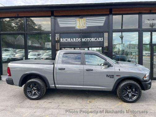 Billet Silver Metallic Clearcoat 2022 RAM 1500 Classic SLT