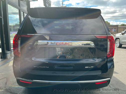2023 GMC Yukon SLT