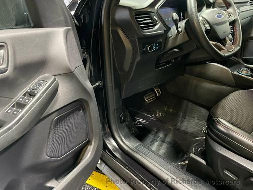 Agate Black Metallic 2024 Ford Escape ST-Line