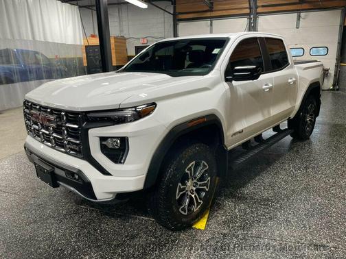 Summit White 2025 GMC Canyon AT4
