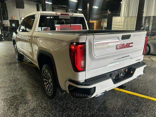 Summit White 2022 GMC Sierra 1500 AT4