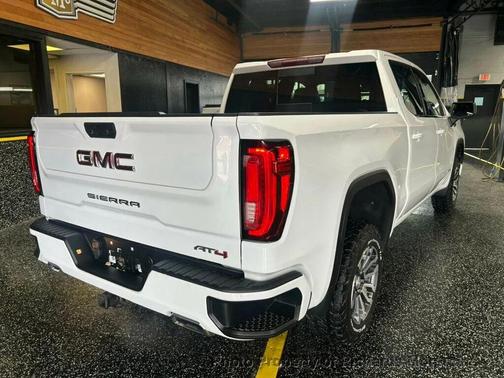 Summit White 2022 GMC Sierra 1500 AT4