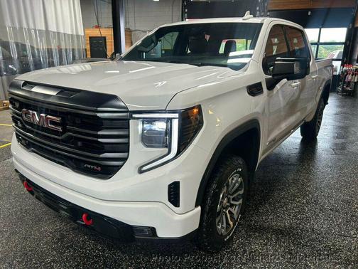 Summit White 2022 GMC Sierra 1500 AT4