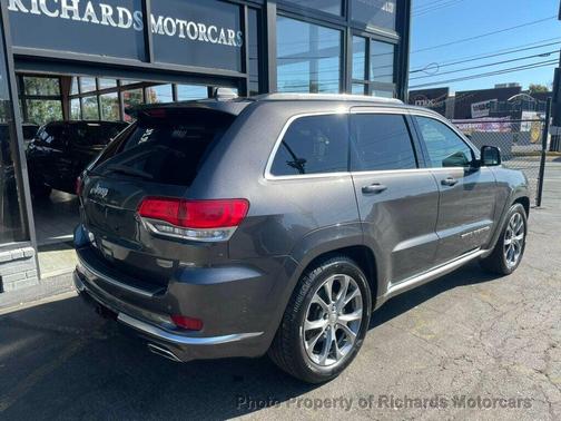 2021 Jeep Grand Cherokee Summit