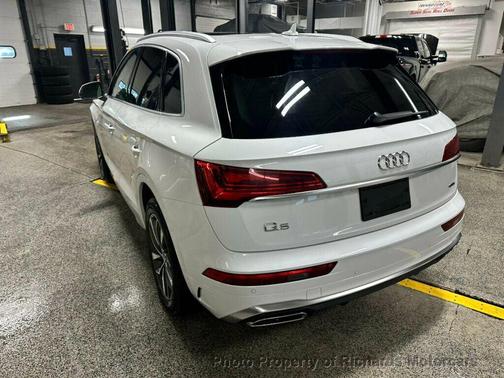 Glacier White Metallic 2023 Audi Q5 45 S line Premium Plus