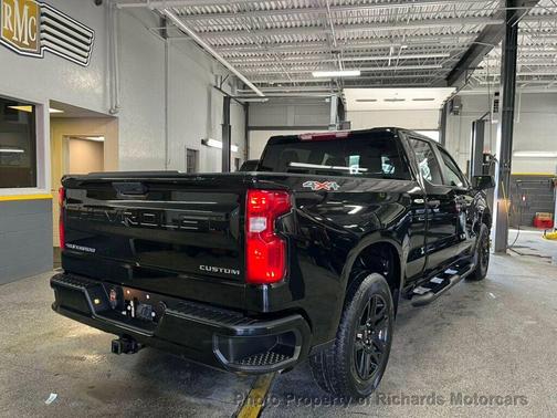 2022 Chevrolet Silverado 1500 Custom