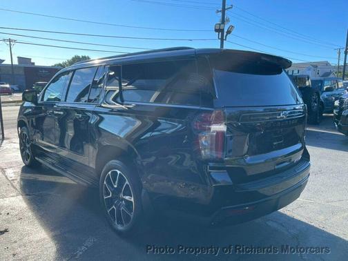 2023 Chevrolet Suburban RST