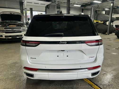 2022 Jeep Grand Cherokee Summit