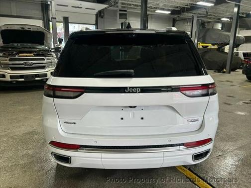 2022 Jeep Grand Cherokee Summit