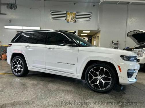 2022 Jeep Grand Cherokee Summit
