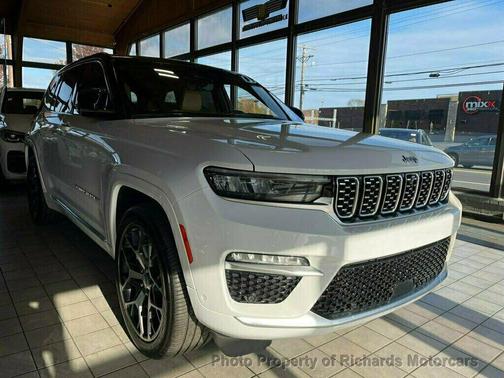 2022 Jeep Grand Cherokee Summit