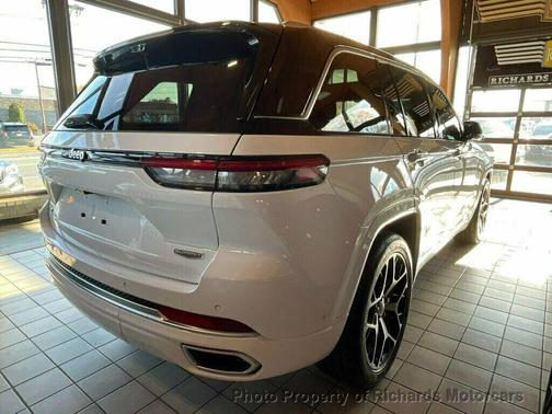 2022 Jeep Grand Cherokee Summit