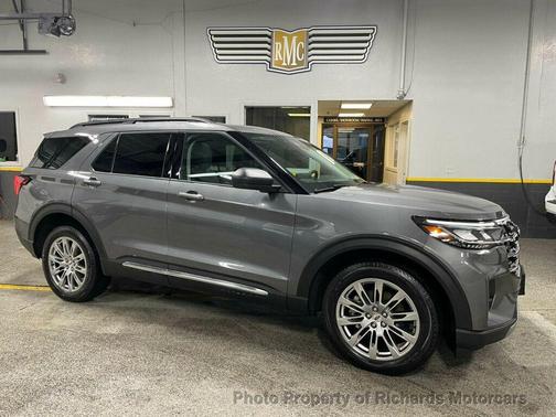 Carbonized Gray Metallic 2025 Ford Explorer Active