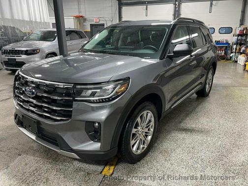 Carbonized Gray Metallic 2025 Ford Explorer Active