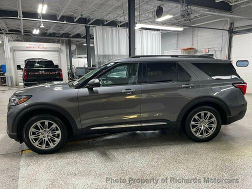 Carbonized Gray Metallic 2025 Ford Explorer Active