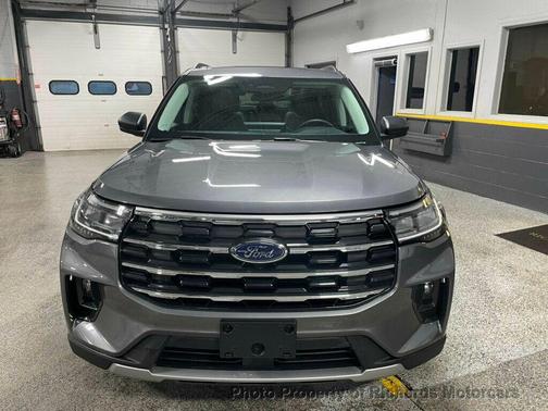 Carbonized Gray Metallic 2025 Ford Explorer Active