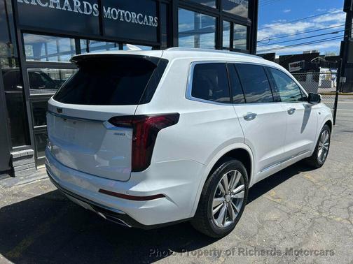 Crystal White Tricoat 2022 Cadillac XT6 Premium Luxury AWD