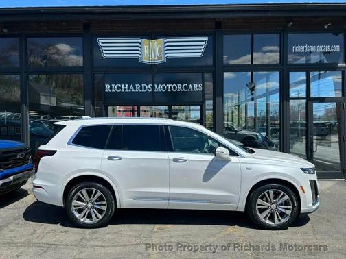 Crystal White Tricoat 2022 Cadillac XT6 Premium Luxury AWD