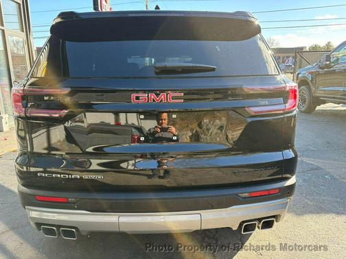 2025 GMC Acadia Elevation