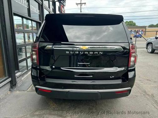 2023 Chevrolet Suburban LT