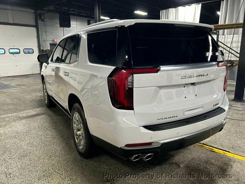 Summit White 2025 GMC Yukon Denali
