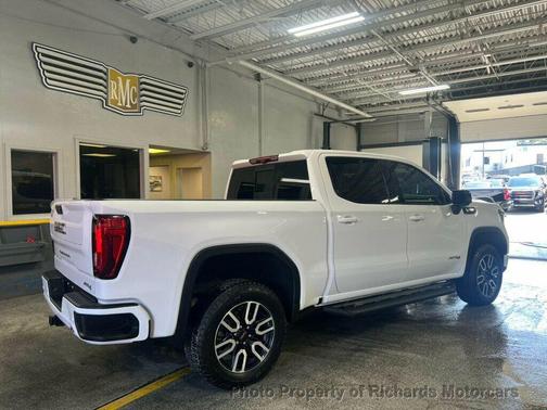 2023 GMC Sierra 1500 AT4