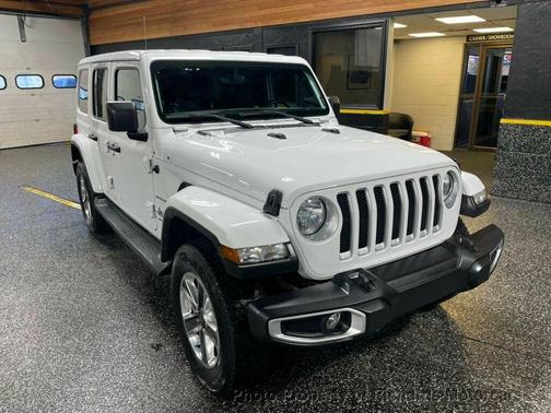 Bright White Clearcoat 2021 Jeep Wrangler Unlimited Sahara