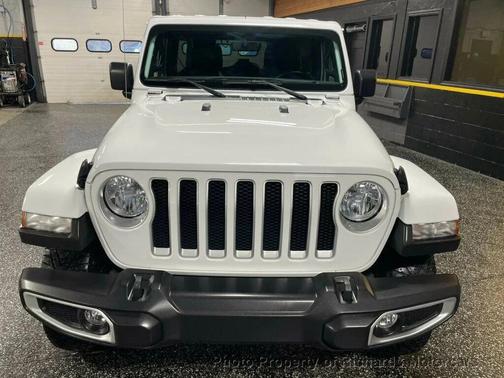 Bright White Clearcoat 2021 Jeep Wrangler Unlimited Sahara