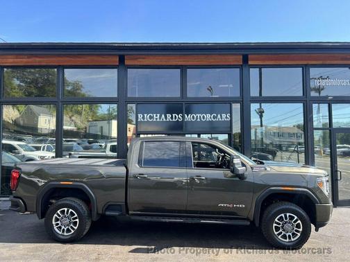 Forest Metallic 2022 GMC Sierra 2500 AT4