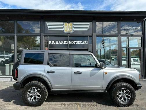 Iconic Silver Metallic 2024 Ford Bronco Badlands
