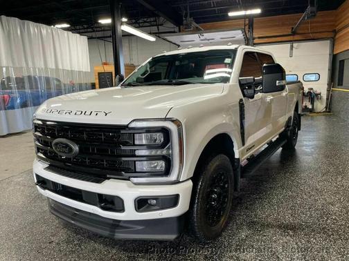 Oxford White 2024 Ford F-250 Lariat
