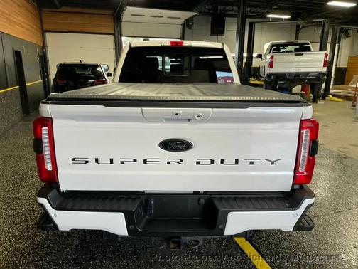 Oxford White 2024 Ford F-250 Lariat