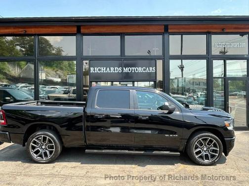 Diamond Black Crystal Pearlcoat 2020 RAM 1500 Sport