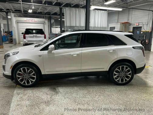 Crystal White Tricoat 2023 Cadillac XT5 Sport