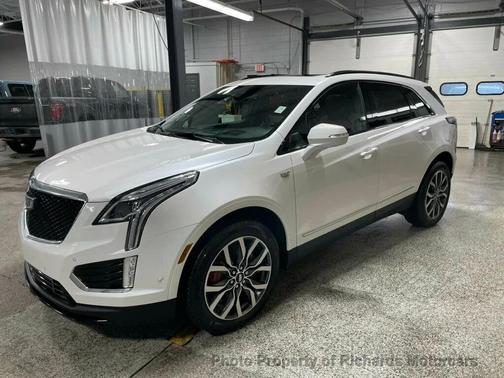 Crystal White Tricoat 2023 Cadillac XT5 Sport