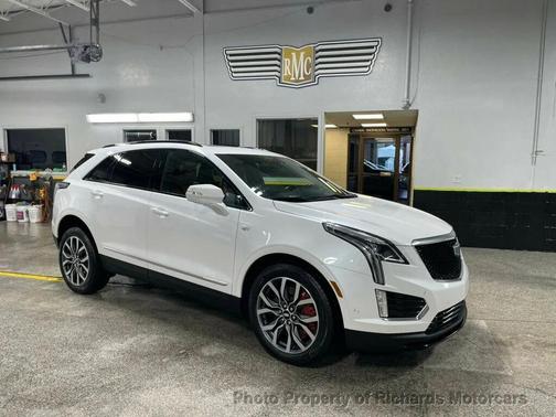 Crystal White Tricoat 2023 Cadillac XT5 Sport