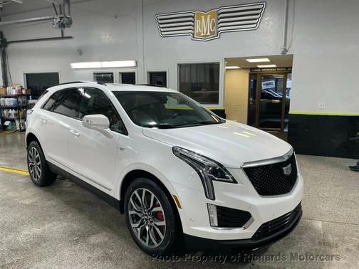 Crystal White Tricoat 2023 Cadillac XT5 Sport