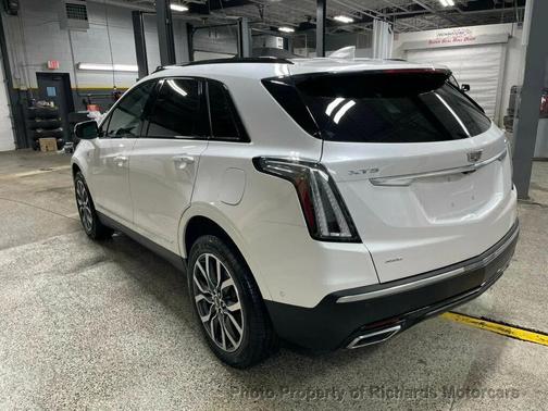 Crystal White Tricoat 2023 Cadillac XT5 Sport
