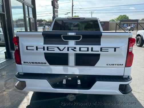2022 Chevrolet Silverado 1500 Custom