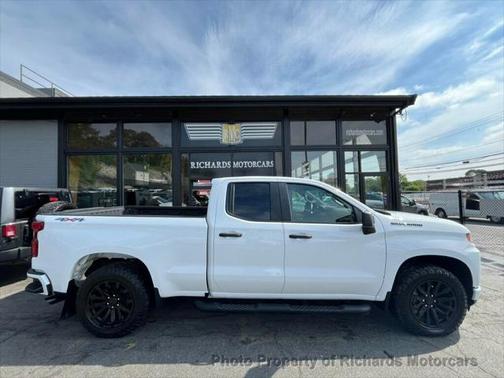 2022 Chevrolet Silverado 1500 Custom