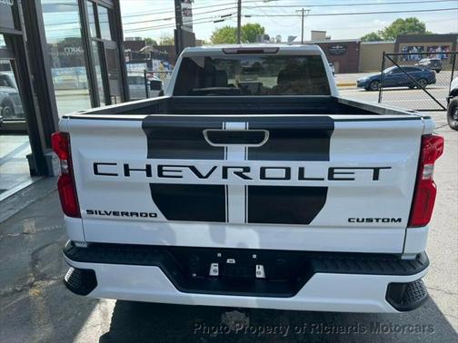 2022 Chevrolet Silverado 1500 Custom