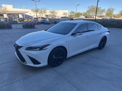 2023 Lexus ES 300h F SPORT Handling