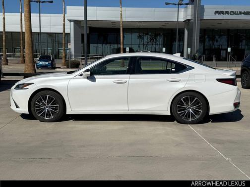 2025 Lexus ES 300h Base