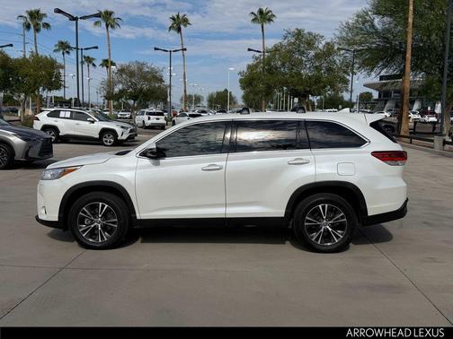 Blizzard Pearl 2019 Toyota Highlander LE Plus