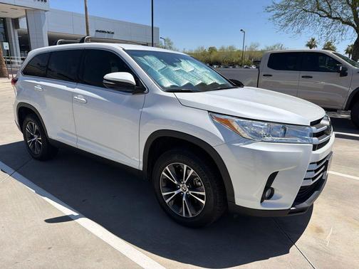 Blizzard Pearl 2019 Toyota Highlander LE Plus