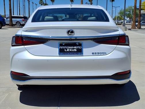 2025 Lexus ES 300h Base