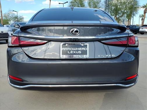 2025 Lexus ES 300h Luxury